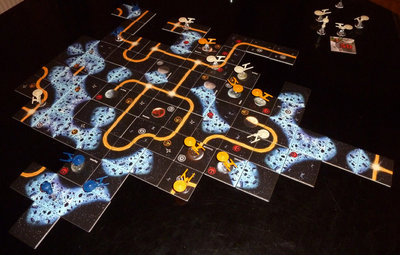 Carcassonne Star Trek (1).jpg (220.67 KiB) 6952 mal betrachtet Hier waren die kleinen Raumstationen noch die Baumeister.