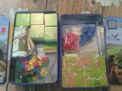 IMG_20180415_140453.jpg (766.62 KiB) 17760 mal betrachtet Links das Reise Carcassonne für 5 Spieler und Zählleiste und rechts der Inhalt der 2x Carcassonne für 2.
