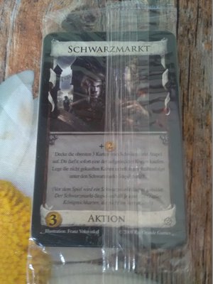 IMG_20180713_104539.jpg (1.59 MiB) 11303 mal betrachtet Das kam während meines Urlaubs an und komplettiert Dominion. Nun fehlt nur noch Carcassonne.